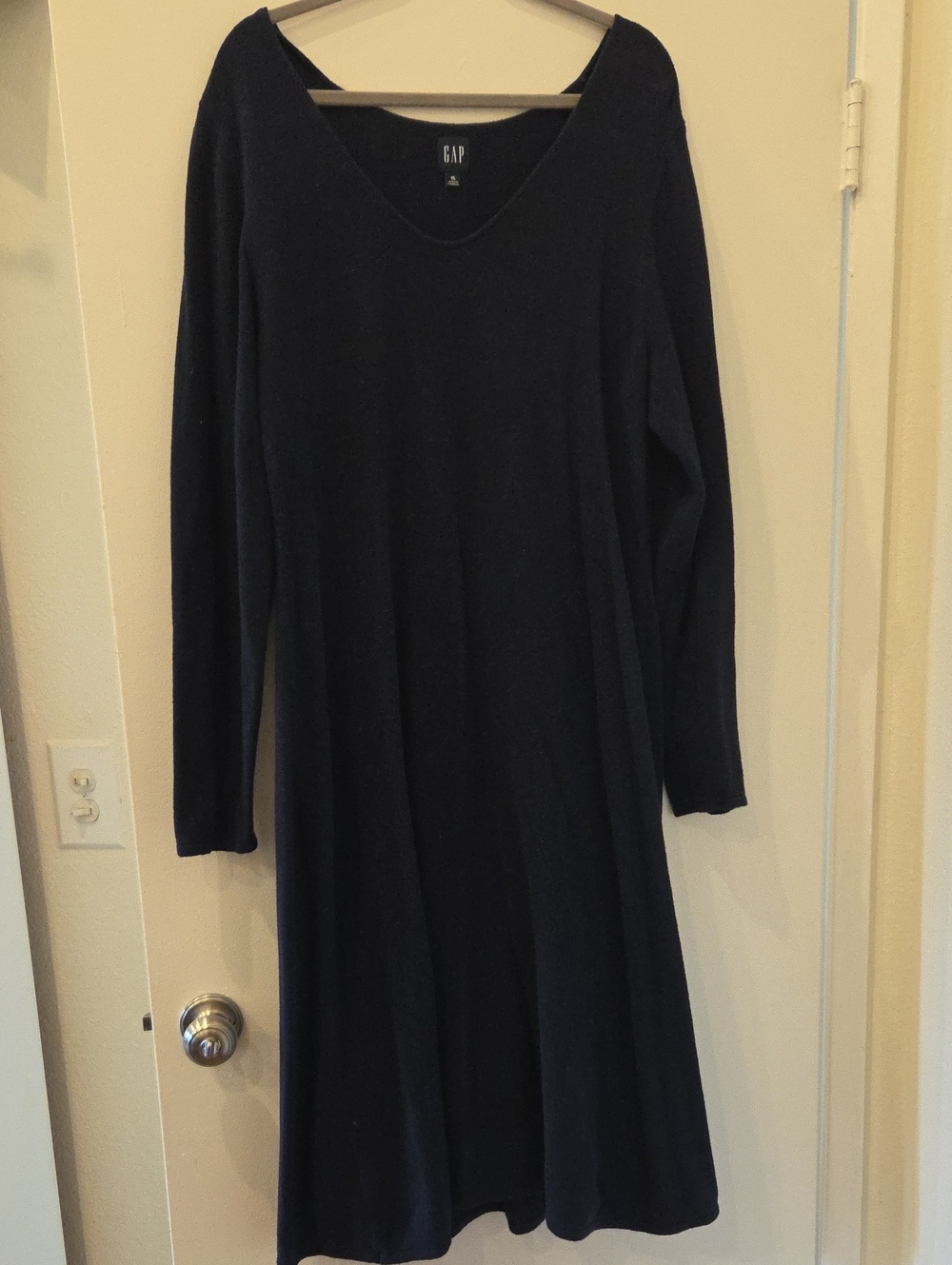 GAP Navy V‑Neck Long Sleeve Knit Dress